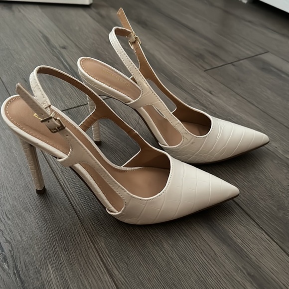 Express Heels - Picture 2 of 5